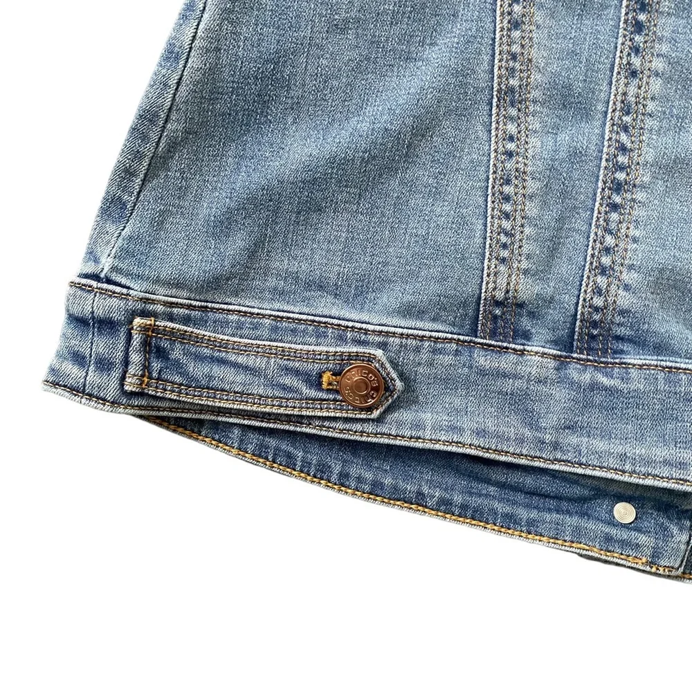Chico’s Light Wash Jean Jacket Small 4-6